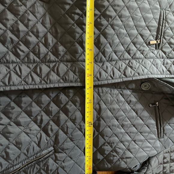 Gorgeous LK Bennett belted rain coat. Like new. Navy blue, quilted. Size US4 - Picture 12 of 15